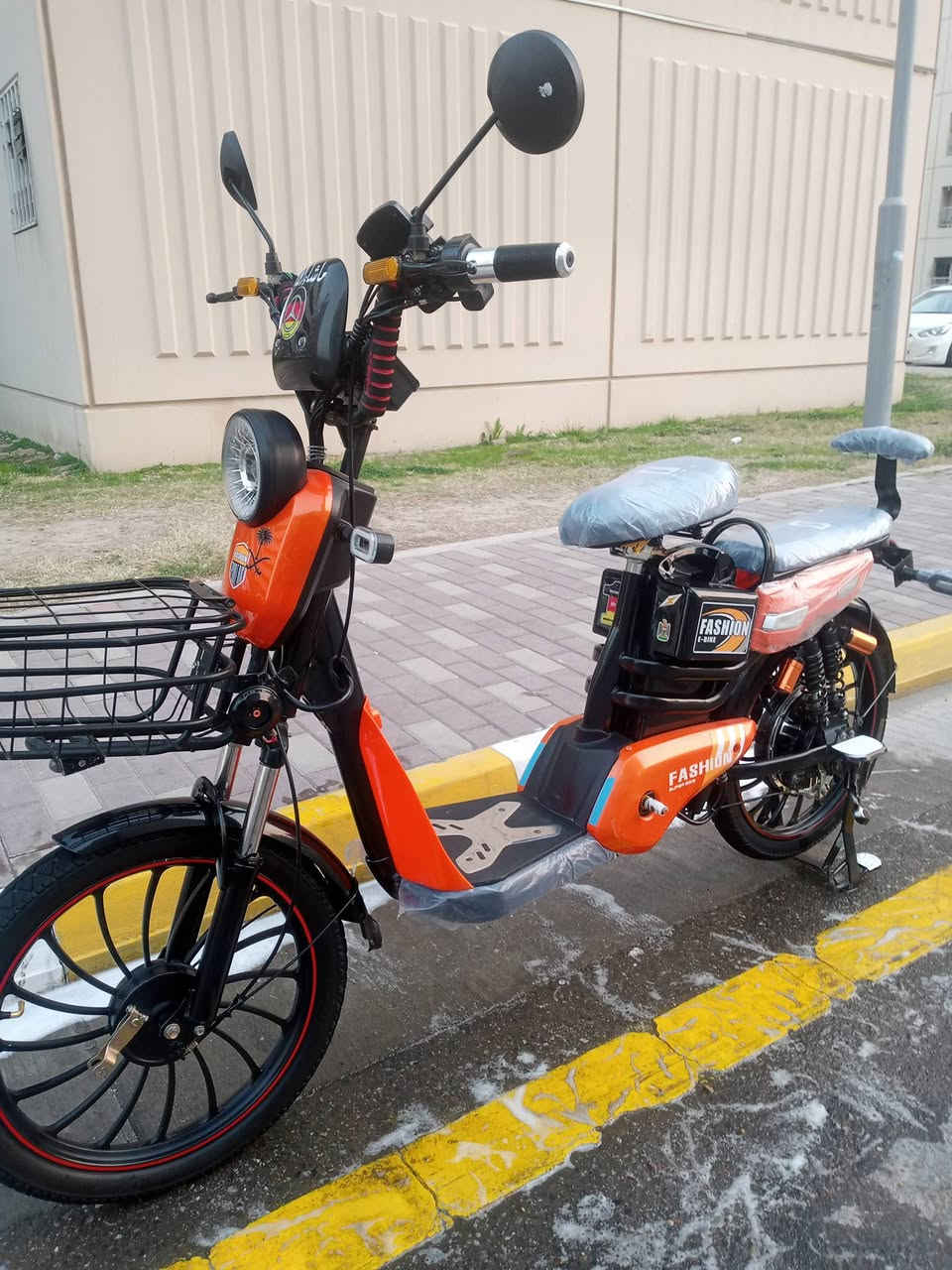 دراجة شحن للبيع اربع بطاريات اربع سرعات دراجة نضيفة السعر 450 للتواصل واتساب. ***********.  مكاني بغداد بسماية
