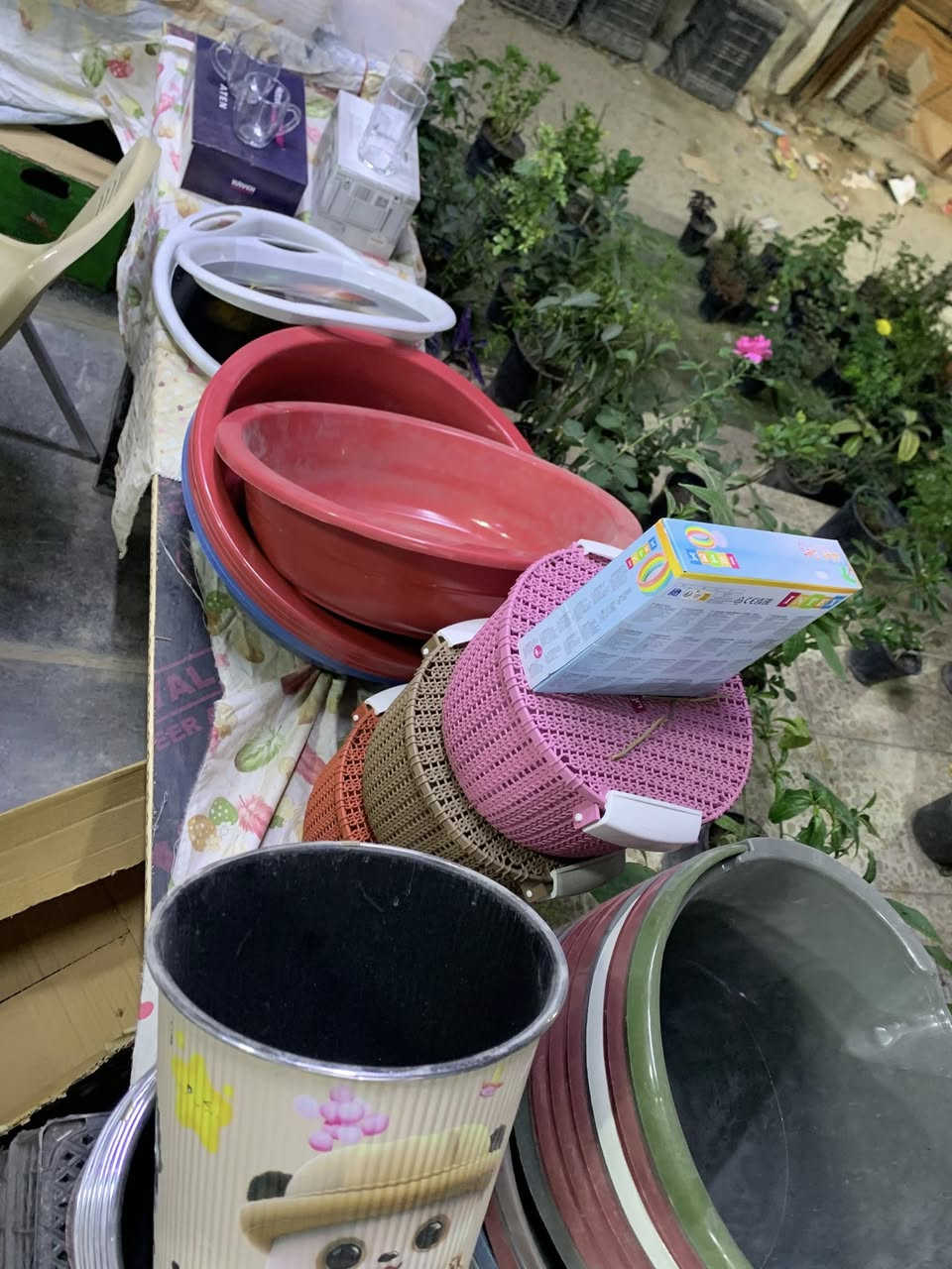 غراض محل مواد منزليه ومكياج وألعاب للبيع +الرفوف السعر مليون وربع قفل 
العنوان الحريه الثانيه 
الرقم ***********
رجاءً مو شراي ليدخل رجاءءءءءءءءءً
