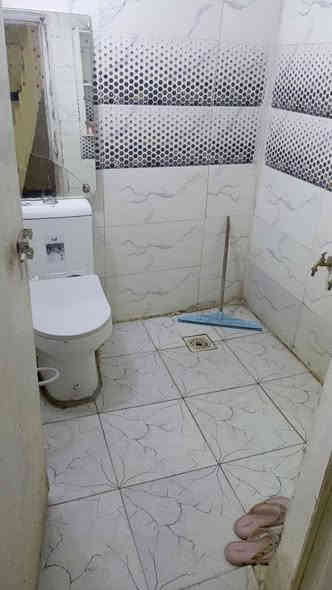 للبيع عند آل معالي الشارع الحولي الرئيسي
دار 100م براني وصاله ومطبخ وصحيات داخلية وخارجية وطارمة
بناء 2023 جديد سيراميك بورسلين السعر 30 مليون  قابل للتفاوض للاستفسار مراجعة مكتب عقارات الجوهرة الكائن في حي الصدر مقابل كراج مبيت سيارات المقابل اللجان الطبيه قرب أفران بغداد الحديثة أو الاتصال بالارقام
***********
***********
عقارات الجوهرة
