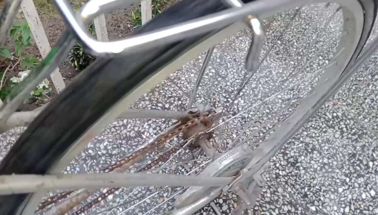 السلام عليكم بايسكل بناتي حجم 26نضيف مابي نقص نضيفالسعر60وبي مجال للتواثل واتساب***********
