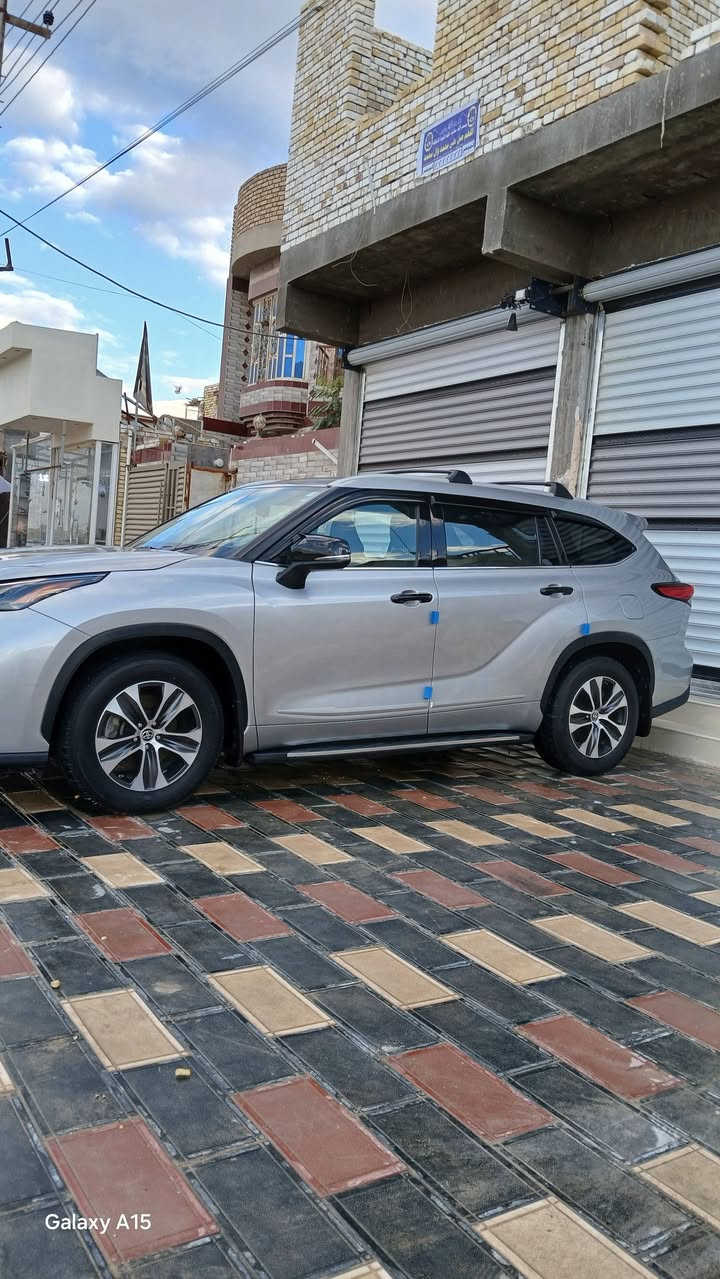 السلام عليكم
للبيع او مراوس بلاندكروز 
تيوتا هايلاندر 
بعدهي زيرو ماشيه 27 
موديل٢٠٢٢ 
بچم كبس 
فول مواصفات : XLE
محرك ( 6 ) سلندر 
مواصفات : XLE 
بصمة 
بصمة ابواب 
كشنات جلد 
كشنات منفصل 
كشنات كهربائي 
تشغيل عن بعد 
كشنات تدفئة 
فتحة 
بريك كهربائي 
اوتو هولد 
اطفاء عند وقوف 
وضعيات قيادة درايف مود سبورت  نورمال  ايكو 
فور ويل مع وضعيات 
مانع انزلاق 
نزول منحدرات 
‏Snow ثلج 
ستائر خلفية وجانبيه
صندوك كهربائي 
بلاجيكتور كشافات 
رادار نقطة عمياء 
رادار خروج عن المسار 
رادار مانع تصادم امامي 
لايت زينون 
7 راكب 
اشاره بلمري 
بدون ايرباك 
ضرره كلش بصيط ربع جاملغ خلفي 
هواي بيه مواصفات  
مكان السياره ناصريه 
موبايل ***********
