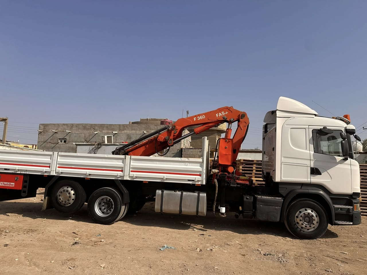 سلام عليكم البيع كرين سكانيه مديل2016  جهاز فاسي12طن ريموت 4سلايتات مكانيّ البصره السعر خاص. رقم الهاتف ***********
