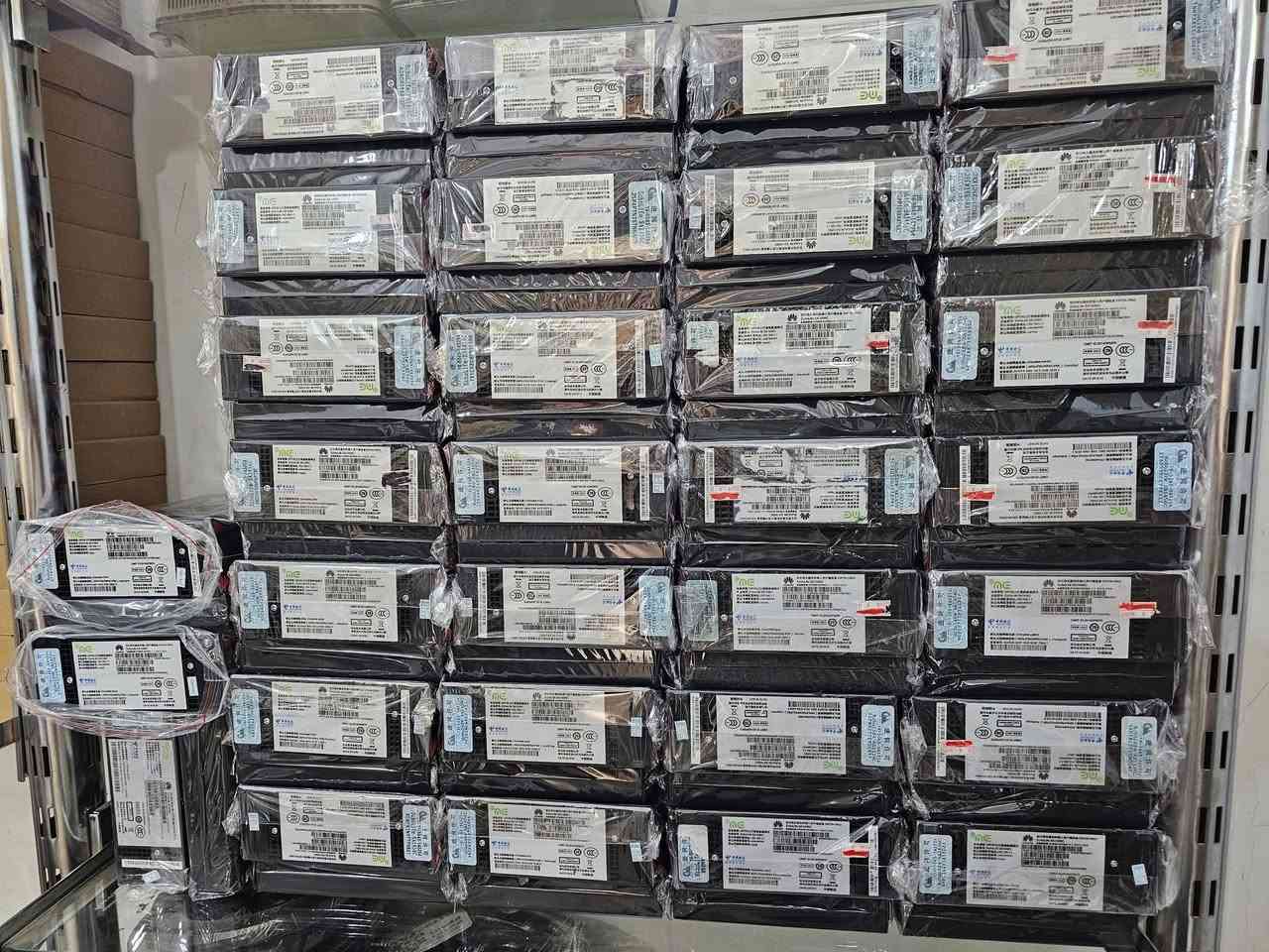 يعلن مكتب { #المهندس } عن وصول #راوتر_حنين #هواوي
#مستخدم نظافة 100%     #موديل 
🟢 SA1456c ‏  ( XPON ONT‏ )

✅️ اصل / GPON  بنظام Xpon 

مع محولة  12V / 2A

✅️ يحتوي على 4 بورت 1G

جملة  / مفرد 🛒🛒

🟢 توجد اسعار خاصة للشركات والمكتب 🛒🛒

📌 عنوان / بغداد شارع الصناعة مجمع المياحي / مجاور مجمع التميمي📌

للإستفسار الاتصال واتساب 📞📲***********📲☎️
                                          📞    ***********  ☎️
✈🚕يوجد توصيل لجميع المحافظات 📦
