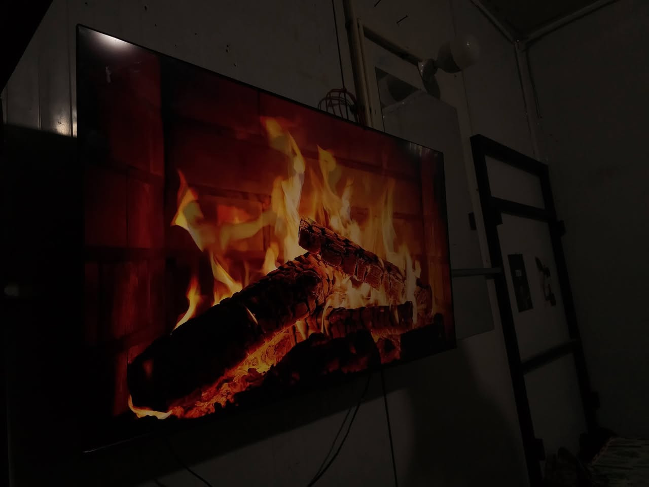 سلام.شاشه TCL حجم ٤٥ *٢٥انج
8k فول اج دي بلس يعني فول الفول 
تدعم تردد ١٢٠ هيرتز يعني ماكو تقطيع ماكو لاك مخصصه للعاب صوت ٨ سماعات محيطي تدعم اتصال الانترنيت وتدعم الألعاب ومجود بيها كافه تطبيقات شاشه استخدام قليل ساعات نضيفه بشكل 
تواصل 
***********
***********
