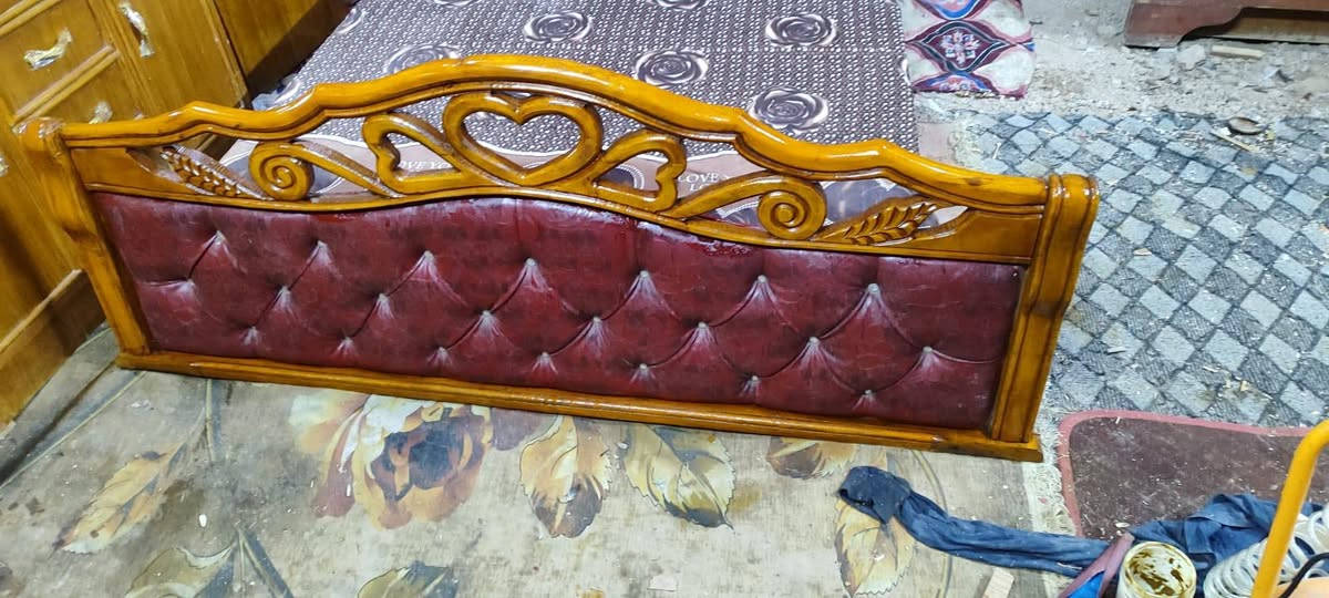 غرفه ام ٤ملحق صاج زان مصري  ثكيل ظهر جرجوبه براغي تحتوي على يدات جدد قفاله جدد صبغ تلميع جديد متواجد علخاص اكو توصيل رقمي ***********ابو جود سعره ٣٥٠ قفل
