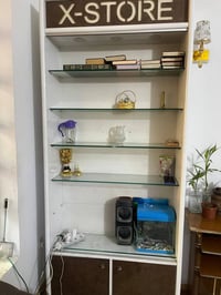 معرضين للبيع سعر الواحد 100 وبيه مجال لرقم 07729726078