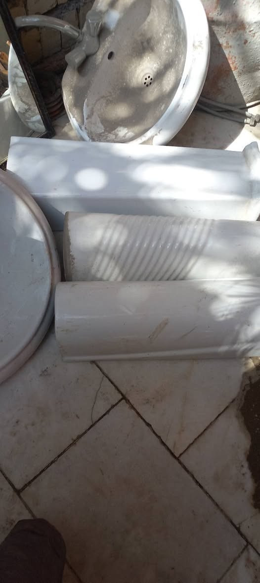 السلام عليكم عندي غراض تانكي عدد ٣ ومغاسل عدد ٣ وسخان كلهن على الفحص والاصلي مكاني الاورفلي تلفون *********** او على الخاص أو الواتساب وبلخدمه تجي تفحص وتأخذ
