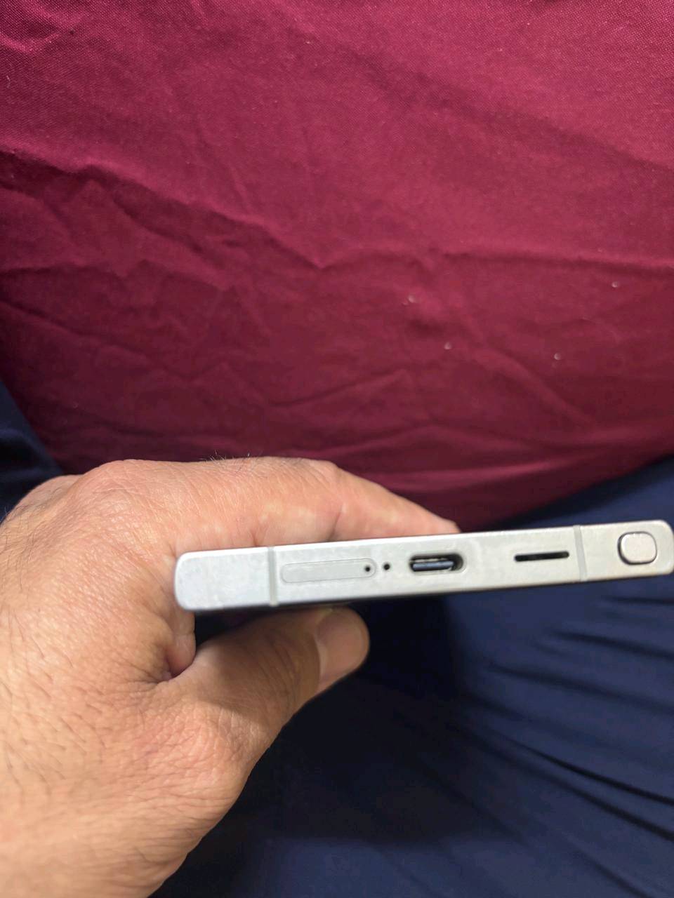 الترا ٢٤ ذاكرة ٥١٢ رام ١٢ نضيف جدا مضمون من اي عطل او تصليح تيتانيوم كفر حماية الكاميرات ولاصق حماية بدون ملحقات مدينة الصدر قطاع ٣٤ ما عندي توصيل الاستلام من الباب قفلة قفلة ٩٠٠