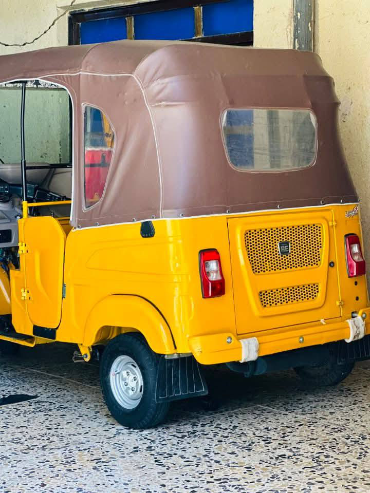 سلام عليكم تكتك موديل ٢٣ مضلع رقم وسنويه كفاله عامه من زلغ المو شراي لا يتعبني 8 قفل *********** ماموجود علفيس
