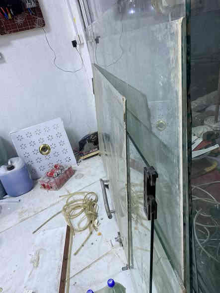 للبيع تصفية  محلات بيبان العدد 3 سلايت كلش نظيفات + جام +باب جام تفاصيل اكثر اتصل ***********  القرنه
