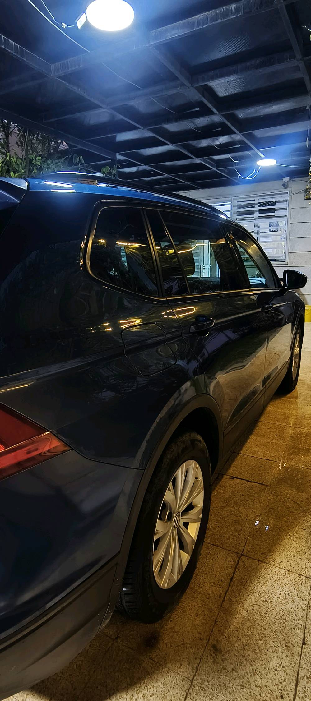 🚗 للبيع: فولكس واجن تيغوان TIGUAN S موديل 2019 🇮🇶🇨🇦
وارد كندي – رقم أربيل (تحويل مباشر بنفس اليوم)
✨ سيارة جاهزة بالكامل للاستعمال
🔧 المواصفات الفنية: • محرك 4 سلندر 2000 تيربو – قوة + صرفية ممتازة
• نظام دفع رباعي (4Motion) – مناسب لكل الطرق
• الممشى: 254,000كم
🎯 المميزات: • شاشة لمس كبيرة تدعم Apple CarPlay
• كاميرا خلفية 
• مقاعد قماش أصلية مع تدفئة (هيتر)
• مثبت سرعة (Cruise Control)
• تحكم كامل بالستيرن
• إشارات بالمرايا الجانبية
• إضاءة LED نهارية
• لون أزرق مميز ✨
📌 الحالة: • السيارة بيها ضرر (موضح بالصور)
📍 الموقع: أربيل
📞 للاستفسار: (***********/***********)