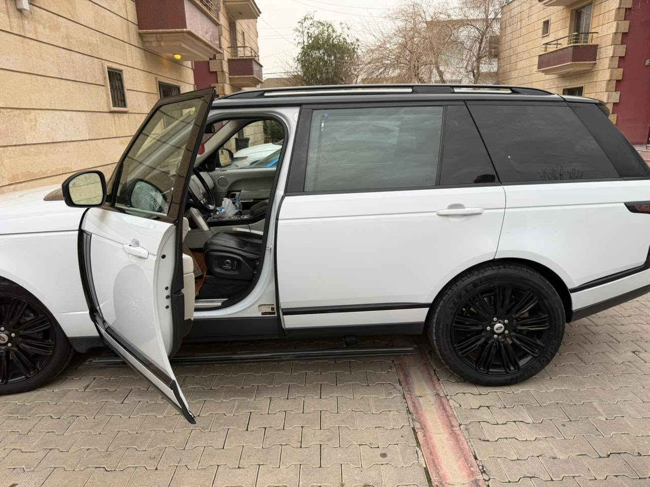 سلام عليكم رانج روفر اوتو بايغرفك فول مواصفات فقط كشن مو منفصل 
بغداد البلديات ***********
