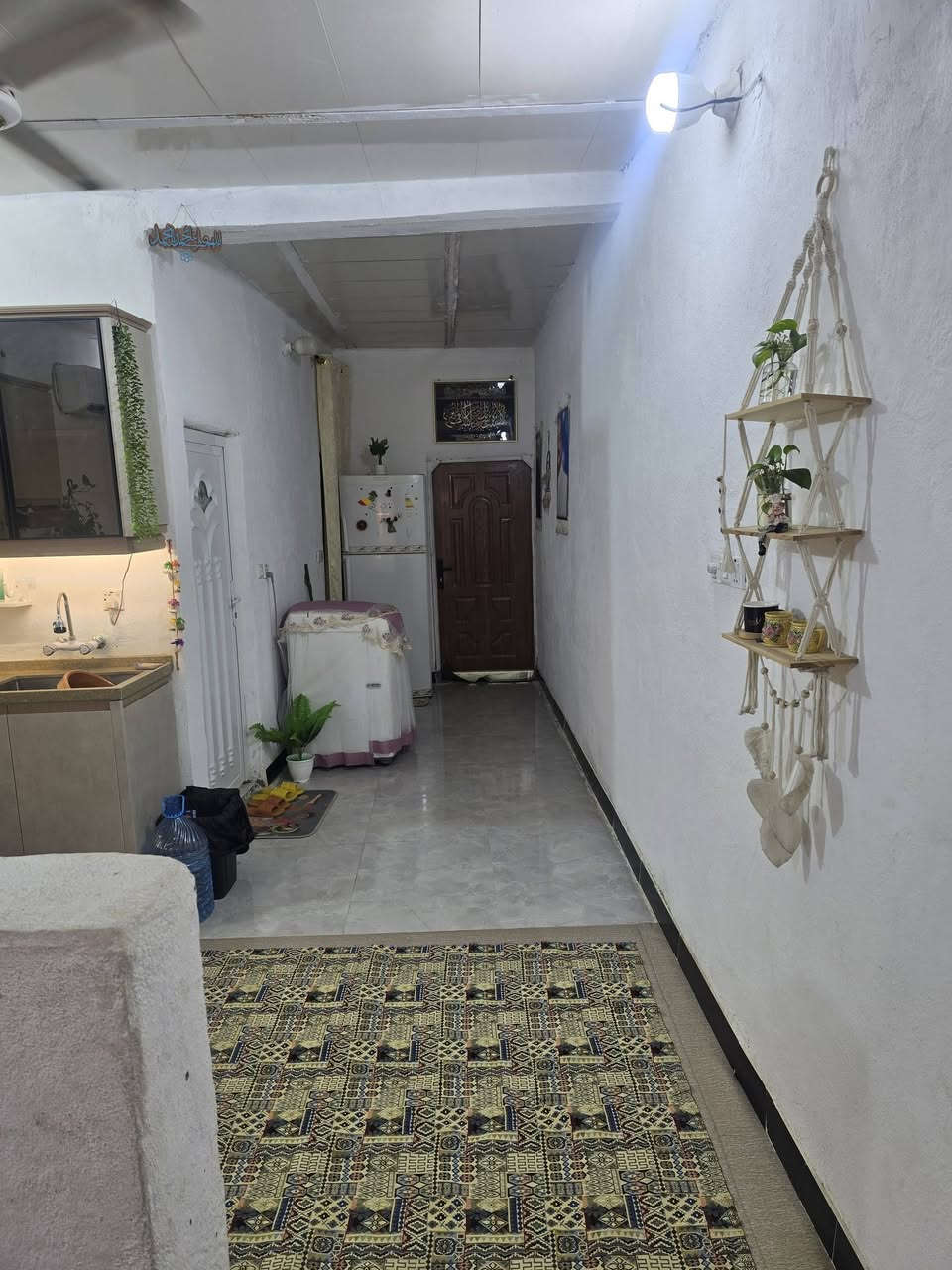 بيت حواسم لبيع لبيت كله عكاده وسراميك لبيت يحتوي غرفه وصاله ومطبخ وهول وحمام داخلي وخارجي لبيت ما معوض سعر لبيت (12 ) *********** وشراي يدلل

