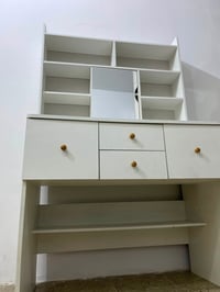 للبيع ميز تواليت اخو الجديدنظيف جدا ويحتوي على ٤ مجرات وموديله جدا مرت...