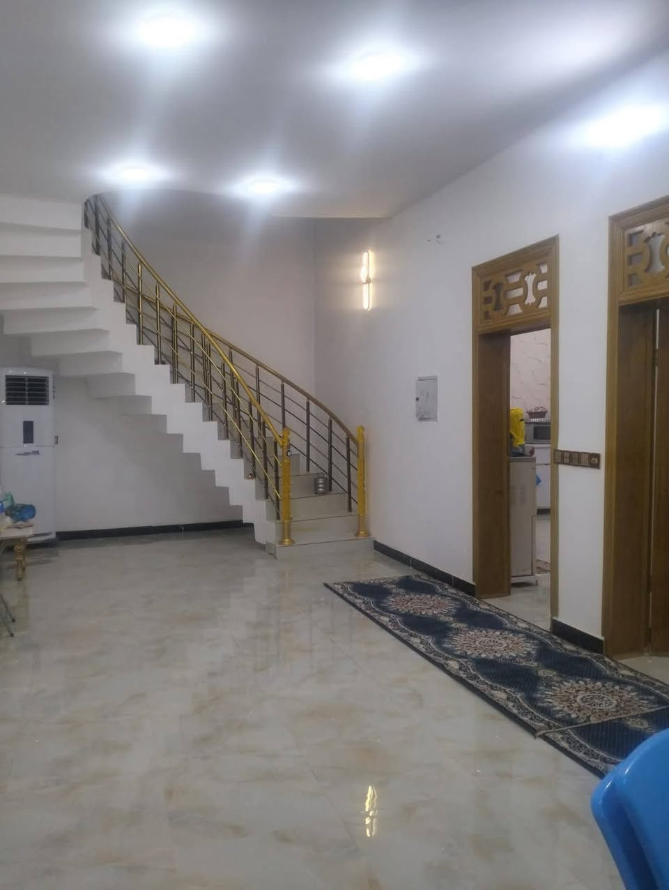 #دار_للبيع

📍المكان / حي الباقر على ساحة موقع مميز 

📐المساحة/ 200 م بناء درجة اولى

🔺محتويات البيت: طابقين 4 غرف نوم صالتين مطبخ واستقبال وصحيات داخلية وخارجية.
___________________________________________
للأستعلام والاستفسار
موقع المكتب : الشطرة - قرب مدرسة الحدباء -مجاور حسينية خدام ال محمد
*********** مرتضى العلي
*********** علي ايهاب
