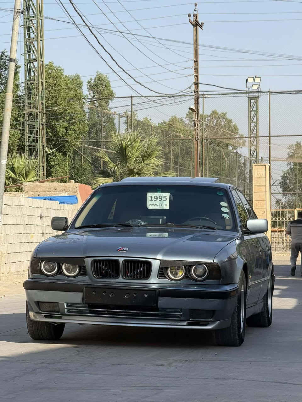 سلام عليكم
BMW 525  اصل بليته 
فول مواصفات بس كير عادي ✈️
رقم اربيل اب اسمي 
موديل السياره 1989 محدت داخل خارج 1995
شاشه وكامره 
مصبوغ عام بدون ضربه 
تبريد شغال ويه السويج 🥶
داخل جلد لون عسلي 
وياله خليه اصل 
صدر امامي خلفي جديد 
دعاميه امامي خلفي M
السياره بي شلعه تخوف ✈️
لايتات زنون 
اسوار مال لايت متحرك علا الموبايل 
بجم عريض  
امرايات منفصل 
جناح صندك M 
السياره مال جناي ومصروف علي اهواي 
اخوان بس مراوسه معه كاسحه او 500 لون اسود 
رقم الهاتف ***********
عنوان طوز خرماتو
