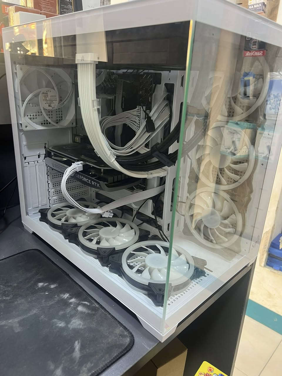 GPU : Nvidia rtx 4060 8 gigabyte vram

CPU: Intel core i5-12400f (2.50 GH)
Ram: 32 GB
PSU: GX 650
Storage: 1TB
Dep Cool : مبرد
وياها شاشة بيها ضربة خفيفة هدية

سعرها فقط 995 الف  .


**إذا كنت صاحب هذا الإعلان وتريد حذفه لأي سبب، رجاءا أرسل رسالة إلى الدعم الفني**