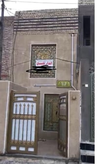 يحتوي على خدمات خارجي استقبال حولي +مطبخ +خدمات داخلي خلفي ومنور  ط1يح...