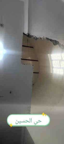 بيت زراعي طابقين للبيع
الموقع : حي الحسين - شارع باربي، قبل شارع تاج 👑 لبنان/ يبعد عن الشارع العام 120 متر تقريباً 

المساحة:  100م

نوع البناء : درجة اولى

 (طابوق) + سقف

 كونكريت 

المحتويات :

#الطابق الاول (غرفة وصالة ومطبخ وديوانية وصحيات) 

#الطابق الثاني :

(غرفتين بدون سقف) 

السعر:  49 وبي مجال بسيط 

للاستفسار ***********

متوفر واتساب وماسنجر
