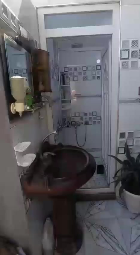 بيت للبيع 🔥

مساحة: ١٠٠ متر 

المكان: حي نداء  عمود (68) كفة شارع 30

متكون طابق الاول من ( غرفة+استقبال+صالة+مطبخ+مكشوفه+تخاريج داخلي وخارجي٢)

وطابق الثاني (غرفتين+صاله+تخاريج) 

شغل كله درجة اولى بيت نضيف 100%

للاستفسار: ***********
