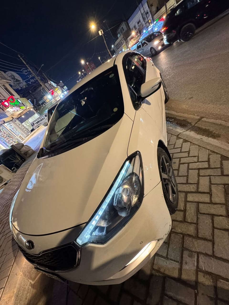 السلام عليكم
للبيع او مراوس بجالنجر 
سيراتو 2014 خليجي ماشيه 160 الف رقم اربيل الجديد بسمي تحويل مباشر او وكاله السياره على ايدي من الوكاله مالك واحد فقط 
مكينه 1.6 كير 6 نمر نظيفات جدا 
شفتات بلستيرن 
لد امامي خلفي 
لايت عدسه 
شاشه اعطال
شاشه كار بلي واندرويد اوتو وكامره دواره ومسجل البلادي موجود شغال 
ثلاثه وضعيات ستيرن ثكيل ولوسط والخفيف 
مثبت سرعه وتحكم ستيرن كامل 
وحساسات امامي خلفي 
واشاير بلمري ومري شفط اوتو 
تبريد قطعتين تبريد ثلج ❄️ وتدفئه شغاله بدون نقص
تخم تاير جديد وبطاريه جديده وصدر نظيف وفيتبم نظيف وعليها ادامه كامله مغلفه كاعيه جلد 
السعر 125 وبيها مجال للطيبين للاستفسار 
***********
