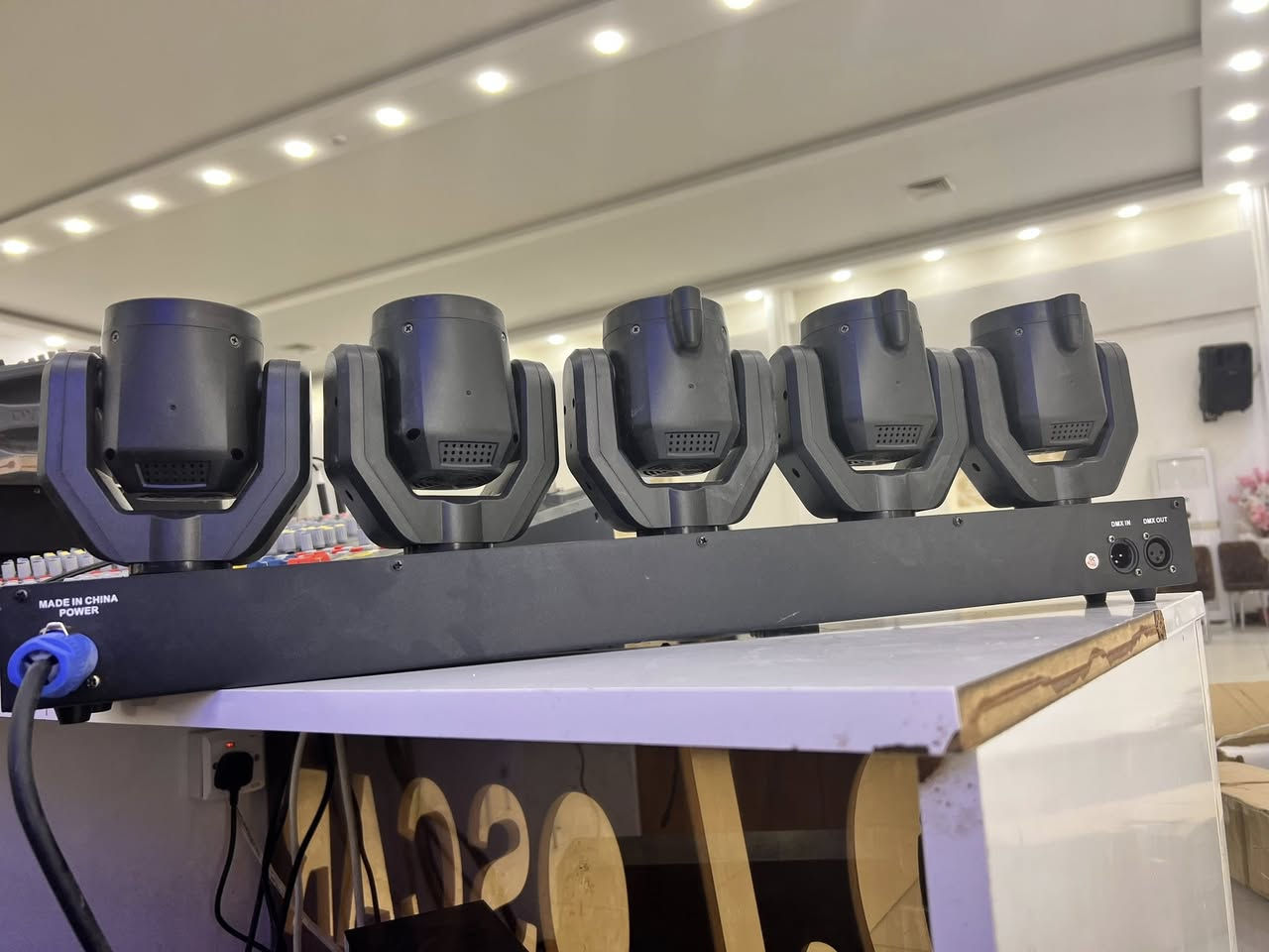 بيم ليزر جديد غير مستخدم قاعات ديجي انارة ليزرية متوفر توصيل سعر ٣٢٥
***********
