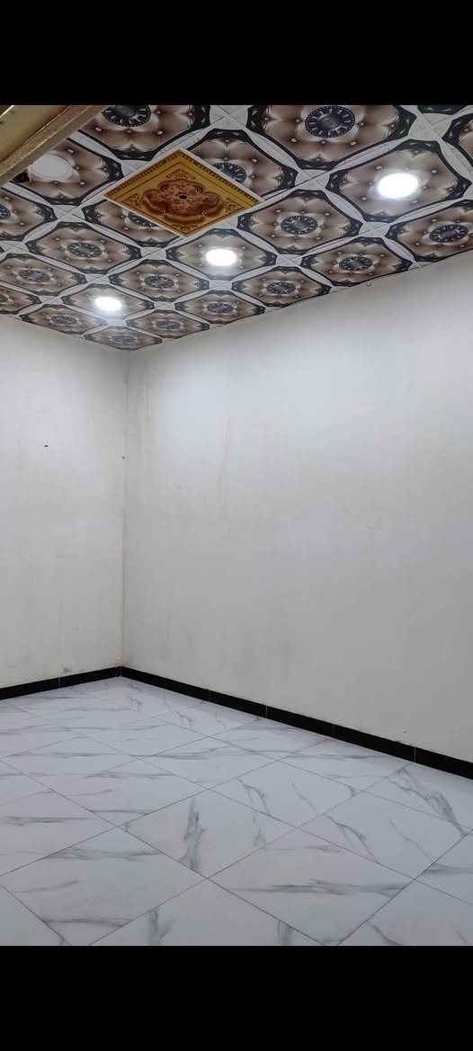 بيت #للايجار مساحته 110متر موقعه #التقيه_الثالثه   قرب مذخر الادويه يحتوي علئ غرفه وصاله ومطبخ واستقبال وصحيات داخليه و خارجيه  وكراج سياره 
#ايجاره 250 الف مع الماء والكهرباء 
للاستفسار اكثر
*********** واذا اكو احد شراي هم للبيع
