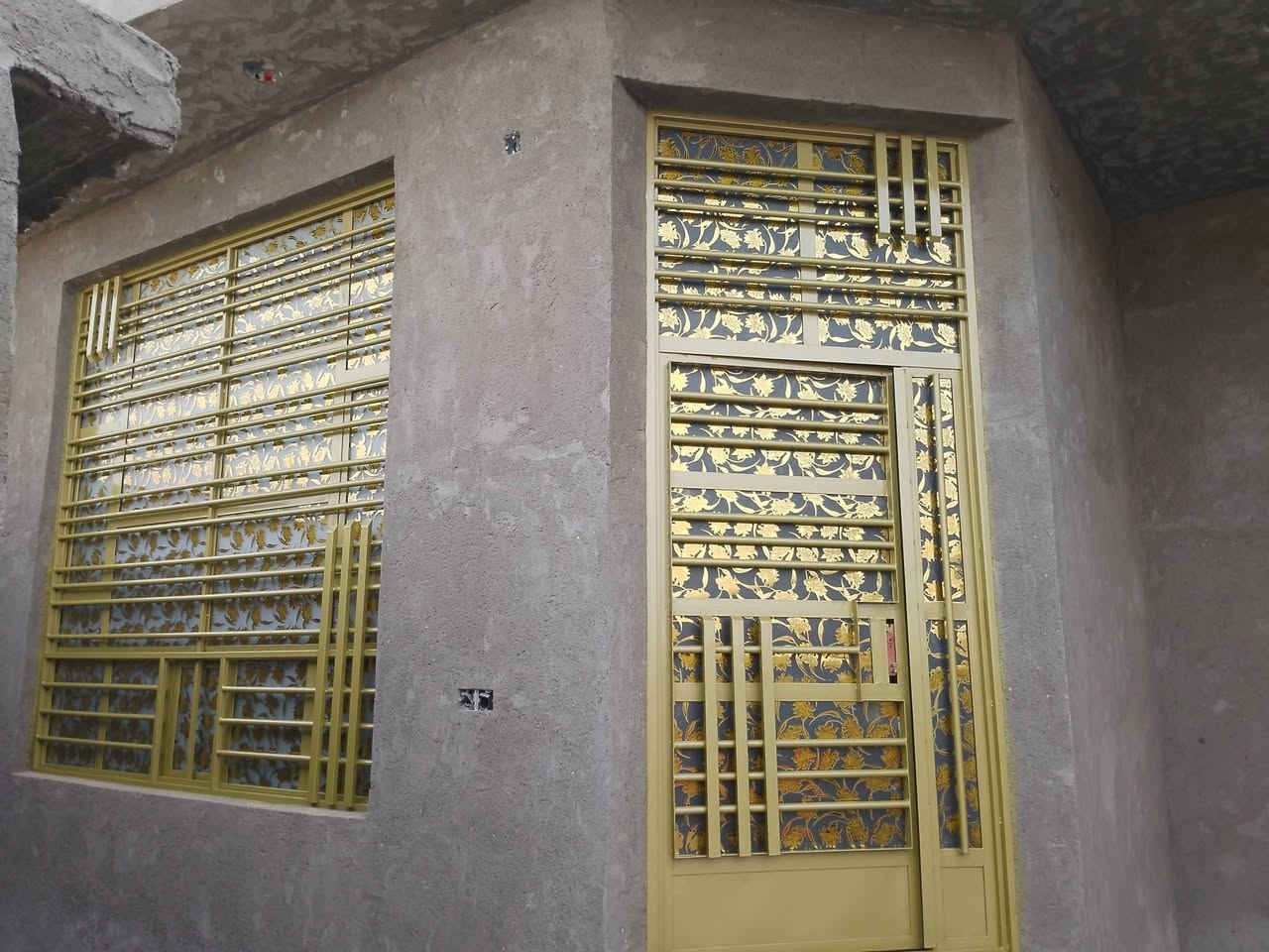 السلام عليكم
محلات احمد صبغ وجام للتنضيف 
شبابيك وبوب 
كادر متخصص 
0775 267 7378
