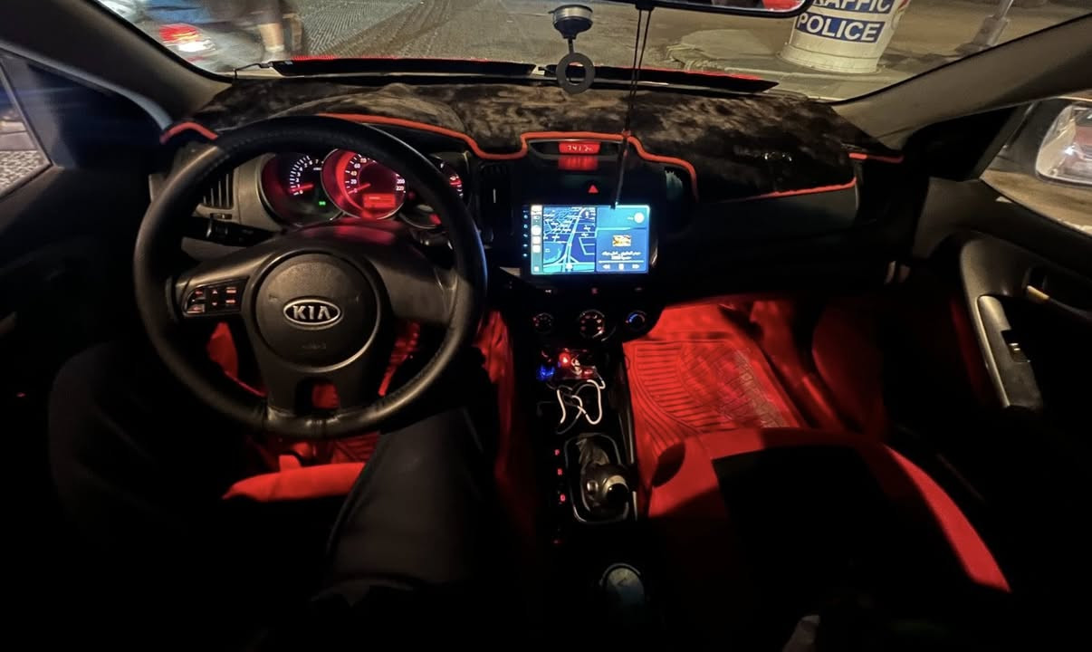 السلام عليكم
سيراتو موديل 11
بيه صبغ جاملغ وباب وبيه شخوط بسيطه
ماشيه 325 الف سيارة رقم اربيل 
كير مكينه تبريد جاهزه 

مكانه بغداد 

اي ستفسار على رقم ***********
