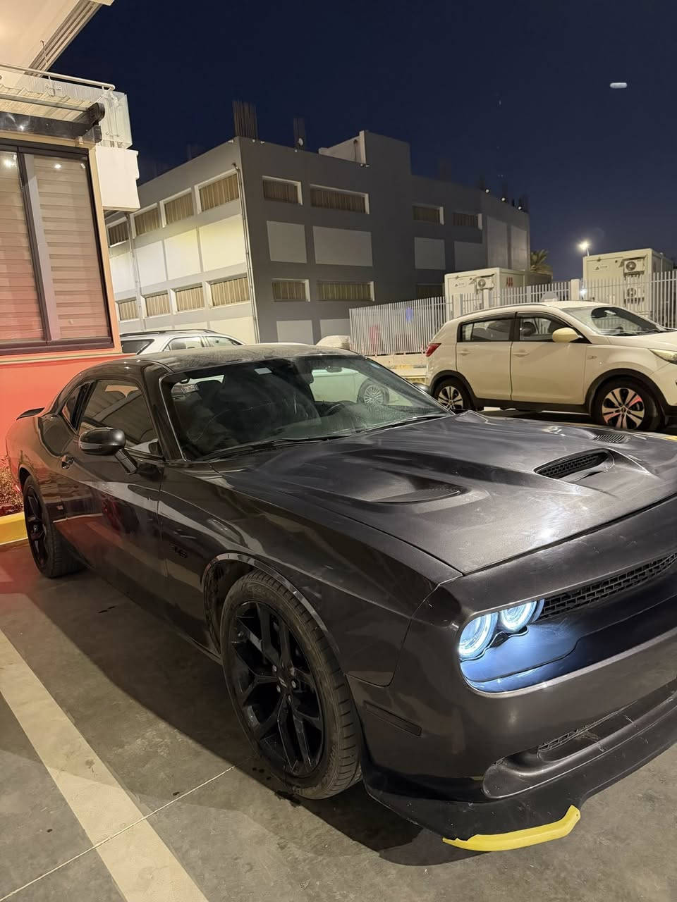 ( من انضف جالنجر با عراق )
جالنجر 2023 RT أمريكي حادث فقط البنيد وشويه من جاملغ ستوك با كامل 
السياره فوك ما تتخيل جديده بريحه الشركه ماشيه 21 الف 
محرك V8 5700 
رقمها بغداد باسمي عنواني المنصور با بوابه 
الرقم *********** 
سعر السياره 20 الف دولار بلااش بس محتاج ابيع
