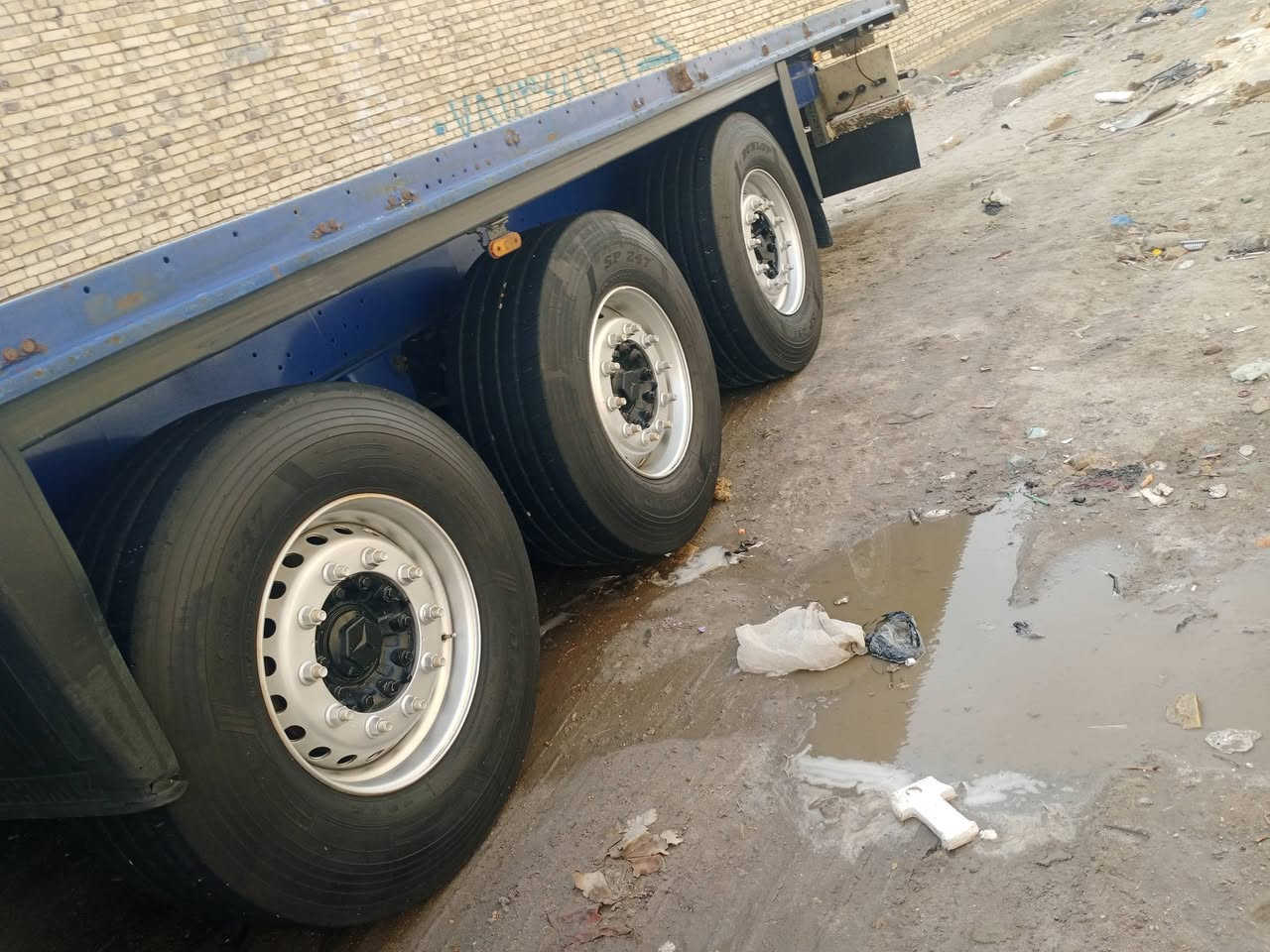 السلام عليكم
عريانه للبيع شمتز جديده كفاله تخم تاير 
ملاحظه العربانه فصل وربط شرط كبل لاتخابر  فصل وربط سليمانيه***********
