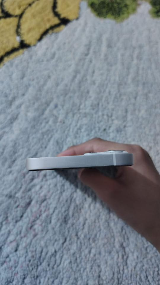 آيفون 13PLUS MINIالبطاريه83جهاز كلشي شغال معروف الفيس إيدي شغال بعد الآيفون مكاني نجف والجهاز معاه هديه ستاند لاسلكي وستاند هديه هديه بعد شتريد جهاز سعر450ألف وبي مجال  حك جيه وياه كفرين طلعت فلوسك وفلوس جهاز الجهاز نموذج موضح بصوره الاتصال عل رقم***********
