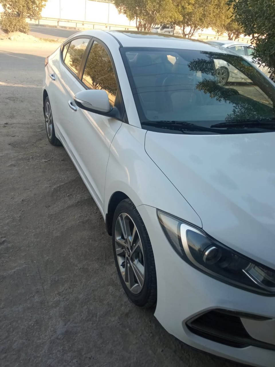 سلام عليكم  
النترا سوبر خليجي موديل /2019  محرك/2000/ كلشي بيه على وضع الشركة كفالة عامه من البارد والصبغ 
🌺ELANTRA 🌹Super 🌺
لون ابيض / 🤍2019
رقم بغداد دولي الجديد تحويل  بنفس الوقت ؟ سيارة بأسمي
فول مواصفات عدا البصمه   
كشنات جلد 
سلايد روف 
لد نهاري 
ويل كب عدد / 5  
كروز سرعه 
قطعتين تبريد امامي وخلفي 
كامره خلفيه دواره + كامره اماميه  
تحكم ستيرن جهتين 
مدخل (USB / AUX)
اشاير بالمري 
مري قابله للطي اوتو و شفط AUTO
الاوامر الصوتية انفنتي 
شاشة حجم كبير 
يدات ابواب المنيوم 
دسك عدد / 4 
محرك 2000 دوش سوبر خليجي 
حساس خلفي بلادي + حساس امامي بلادي 
3 انظمه قياده
( نورمال / ايكو / سبورت
تخم تاير جديد كوري 
كير محرك تبريد صدر حداديه كفاله عامه جديده جداً  مكفوله من جميع النواحي مابيه نقص ابد  و على الفحص 
مكفوله كفاله عامة 
السعر/164
تواصل على هذا الرقم /*********** النجف, العراق
