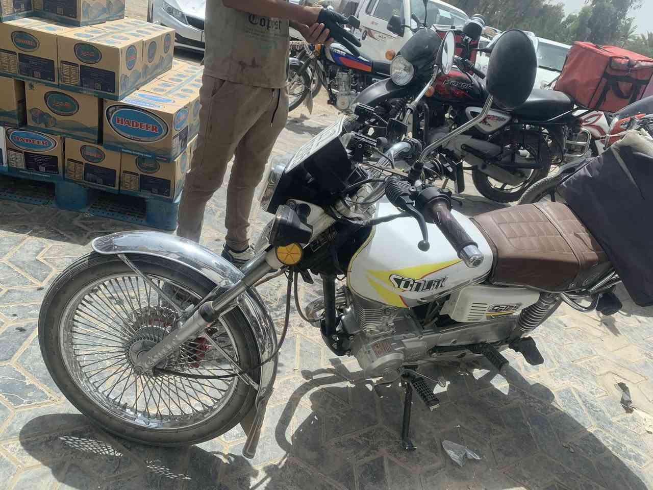 السعر. 1100 ￼     964 786 562 3489
