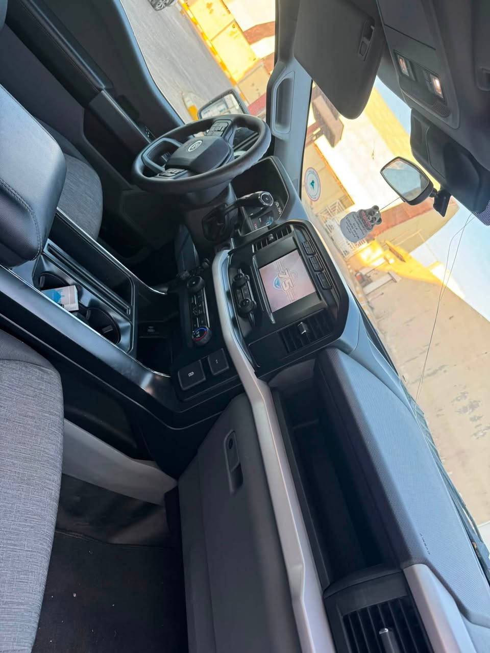 بيكم فورد f150 
موديل 2023 
محرك 5.7 
8 سلندر 
ضرر بونيت سبغ و اثنين جاملغات مبدلين علمود بجم 
محرك كير تبريد كلة بشرط جديد
فور ويل دبل اكسل
ماشي 47 ميل 
تايرات و صدر جديد
ترقيم جديد بسمي سيارة 
تحويل و وكالة ثاني اليوم 
سعر 230 ورقة 
***********
