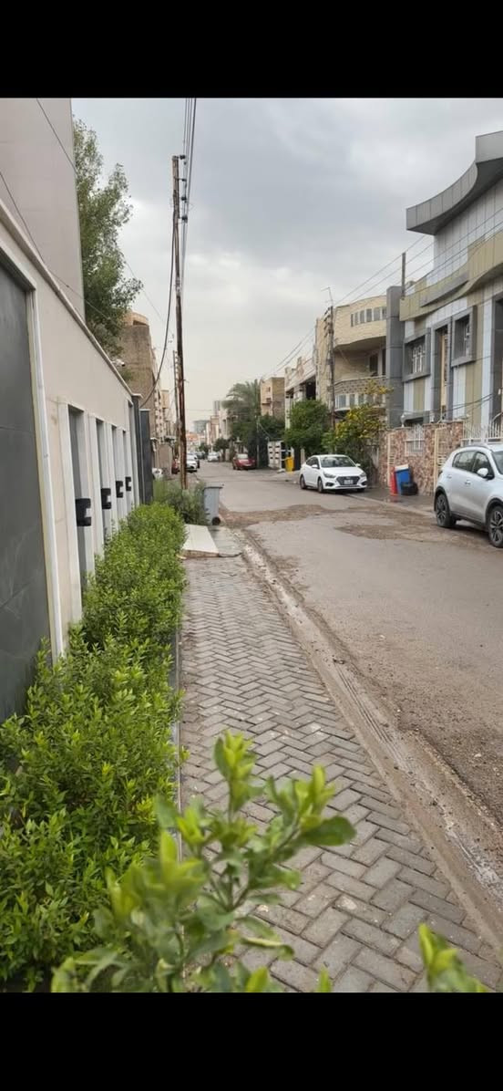 دار للبيع ٧٥م طابو ملك صرف سكني واجهه ٥ نزال ١٥
الطابق الارضي طرمة واستقبال وغرفة ومطبخ مع خدمات  
الطابق الثاني غرفتين مع خدمات 
كريعات شارع ابو عارف 
للاستفسار خاص رجاءا
صاحب الدار :
***********
*********** واتساب
