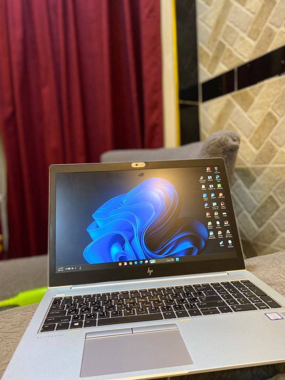 لابتوب HP ELITEBOOK G6 معالج CORE i5 Gen8 U
SSD256 

RAM16  

بصمة اصبع 

مناسب لألعاب المتوسطة والضعيفة مثل Fortnite وgta V  والشغل الهندسي والتصميم 

لابتوب نضافة 100% استعمال شخصي قليل وخفيف 

 سماعاته استريو صوتها جدا واضح 

مامفتوح 

وملحقاتها شاحنة الأصلية 

العنوان:📍الدورة شارع ستين 

رقم الهاتف :***********
