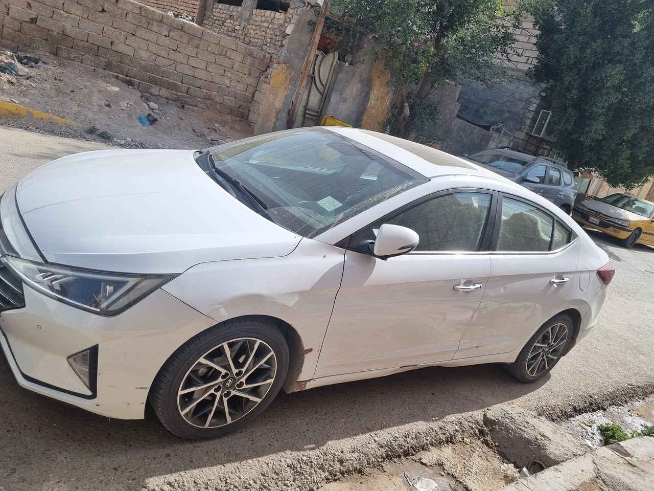 السلام عليكم
النترا ٢٠٢٠ فول 
بيها ملاحظات بسيطه مبينات بالصور بدون قطره صبغ او تعديل كله علا وضعه 
رقم انكليزي ب اسمي 
السعر ١٥٥ 
***********
