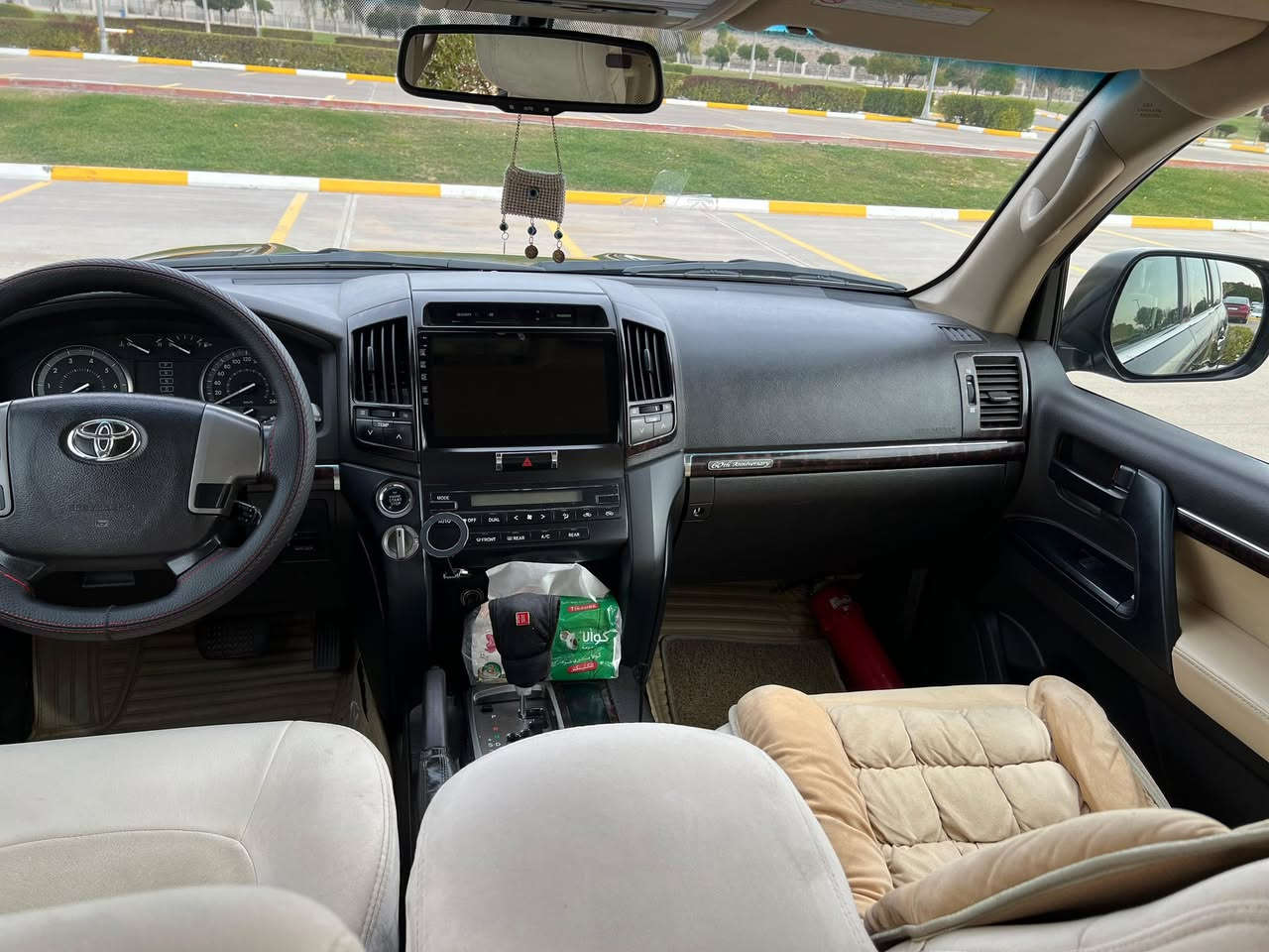 سلام عليكم  (مكلف بالنشر )
لاندكروز للبيع 
موديل 2011  ستيني بلادي     GXR 
فول مواصفات 
ماشيه   315  الف KM
رقم اربيل هزه وسنوية جديده 
السياره نظيفه ومال بيت غرفتها بلاديه كشناتها جلد شرط مابيها عيب 
گير ومحرك مكفووول شرط الفحص 
مكفوووله كفاله عامة عدا صبغ الدعامية الامامية + تكحيل وبارد اصبعين فقط جو البك لايت اليسار كما موضح بالصور 
والخطة طابعه 

السعر  33,000$  وبيها مجال 
مكان السياره .. الرمادي

***********
