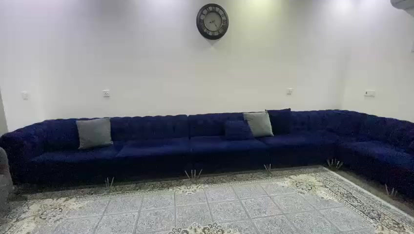 ديوان للبيع نضيف حرف L سعر  275 وبي مجال: ه‍ ***********
