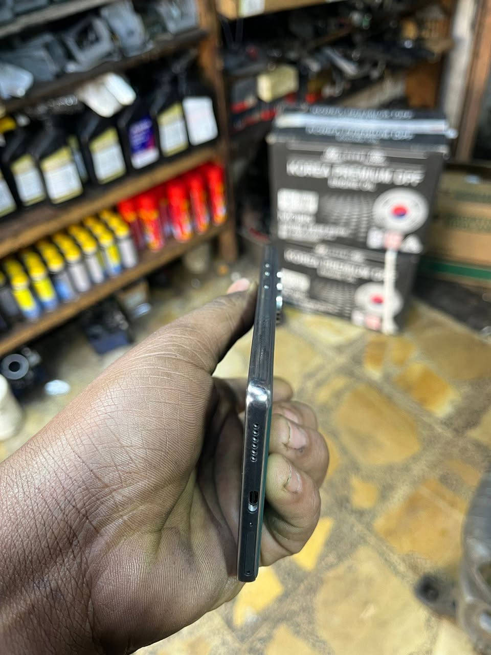 سلام عليكم جهاز تكنو 40 صارله يومين كسر كارتون سعره 225الف وياك كرتونه وشاحنة وكفر مالاته شركه/*********** العنوان طالبيه قرب مطعم حبايبنه مستعجل عله بيعته
