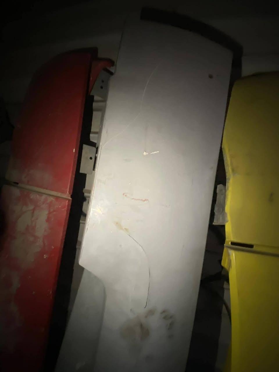 زعانف كامل مع قواعد   لون اصفر واحمر ورصاصي الزوج ب185الف مال كصه  نضاف ***********
