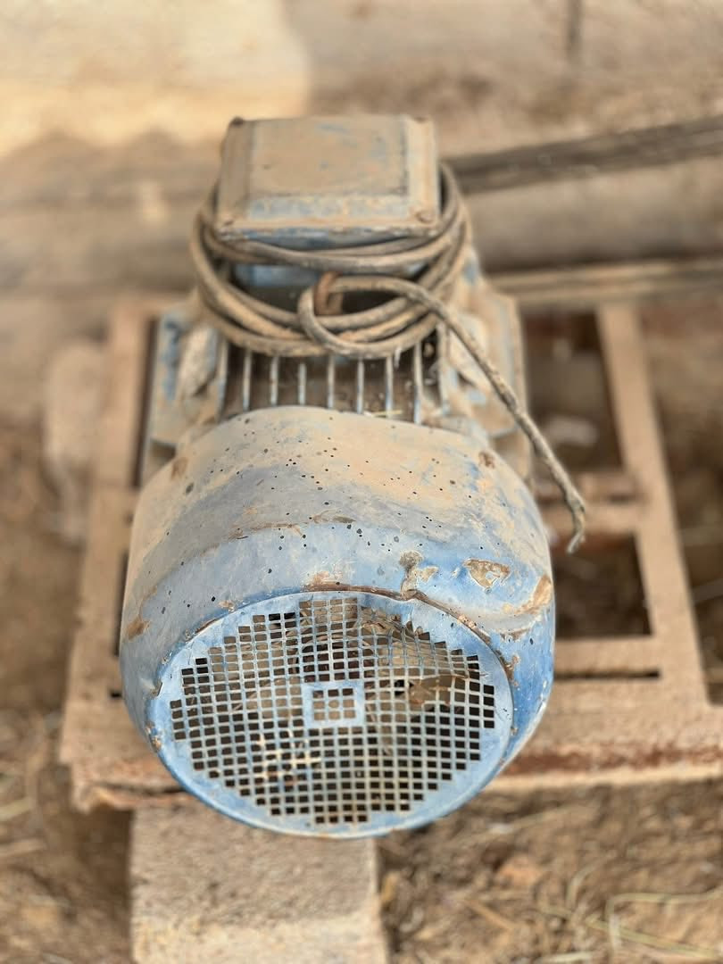 سلام عليكم مأطور سقي كهربائي للبيع 
القدرة: 15 حصان (11kW)
الفولتية: 380 فولت
الأمبير: 22 أمبير
السرعة: 1460 دورة
وياه: خنزيره 6x6
يشتغل مضبوط ومجرب، مناسب للسقي والآبار.
السعر 1.500 مليون ونص الف دينار عراقي وبي مجال تواصل وبيك خير .
المكان: كربلاء_طويريج
للتواصل خاص أو رقم ***********

#اكسبلور_العراق_السعوديه_الاردن_ايران_الكويت_طق_لايكات_كومنت_يلاا
