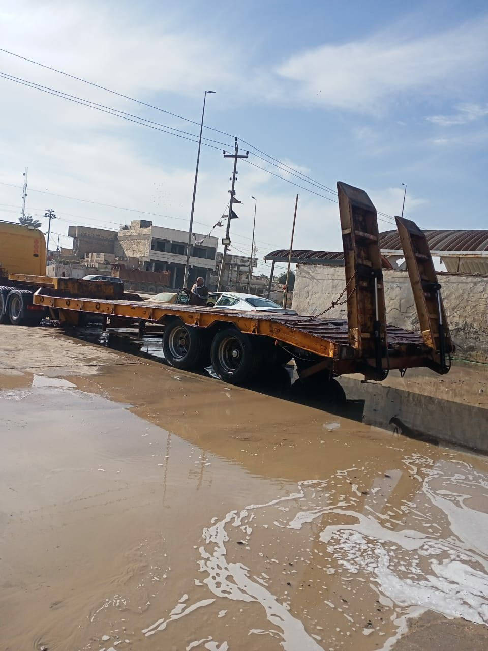 سلام عليكم عربه لودر المانيه طول صطح صافي ٨متر مع نزله ٩وربع ركبه ٣متر عرض٣٣ رمبات هاي دروليك شغال رتفاع العربه متر تخم تاير٧٠ ع٢٢ونص مكفوله من لحيم ولفطر سعر125وبيه مجال الاستفسار على رقم***********
***********
