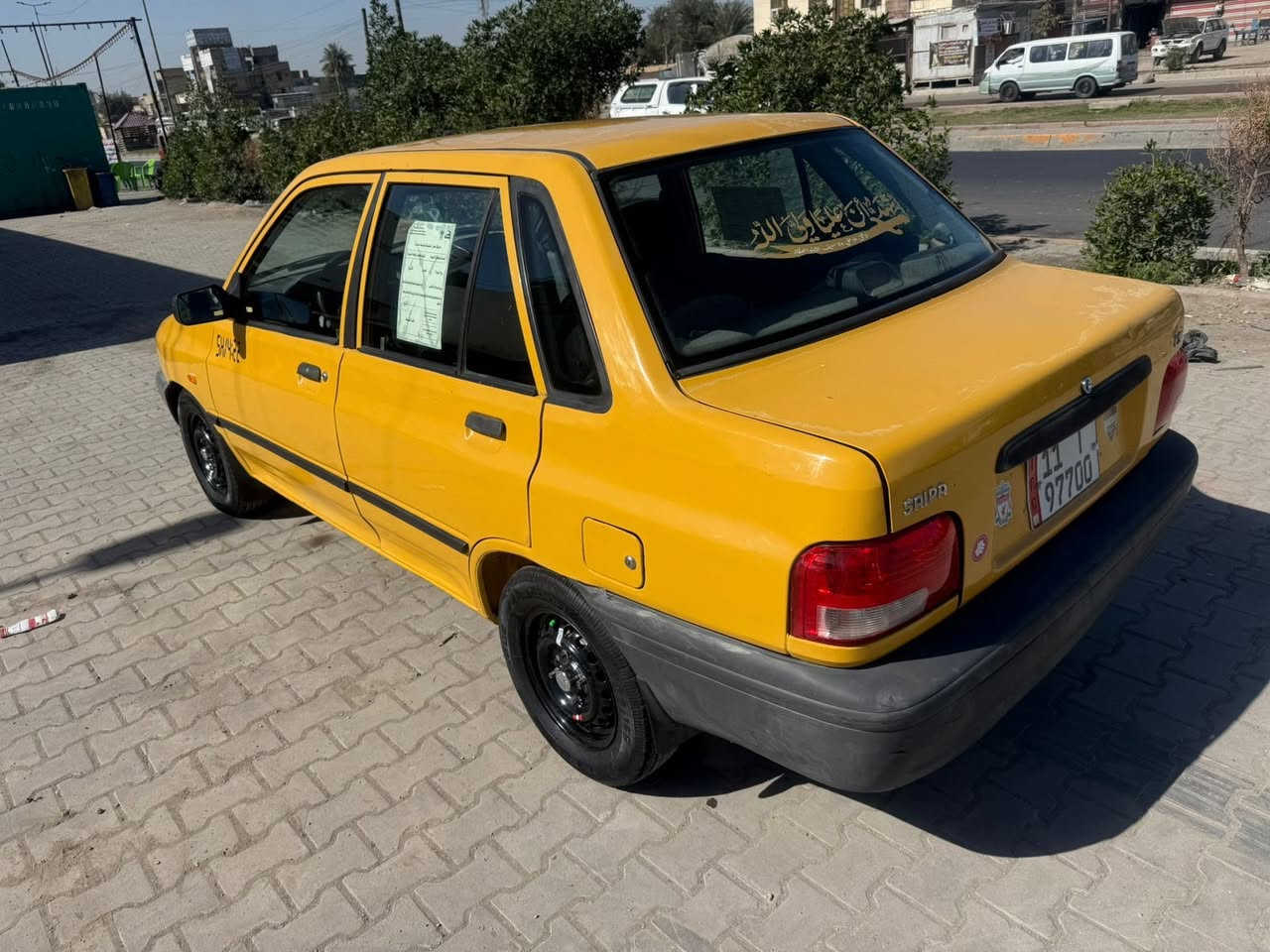 سلام عليكم سايبه موديل 2012  مكينة وكير و حداديه و شواصي مكفولات بيها صبغ جاملغ والباقي مكفول السعر 31 وبيها مجال هاتف *********** مكان نهايت حي اور
