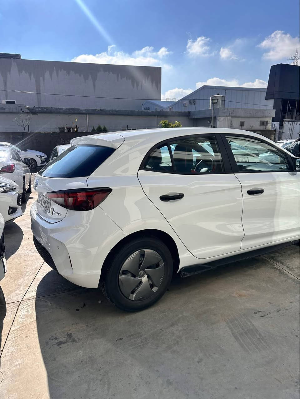 أمجي 3ره قه م هيجي پيوه نييه وه كوسفروايه ته نها 9هه زاررؤيشتووه مؤديل 2025 هه رزاني له جاينا كارس *********** أربيل, العراق
