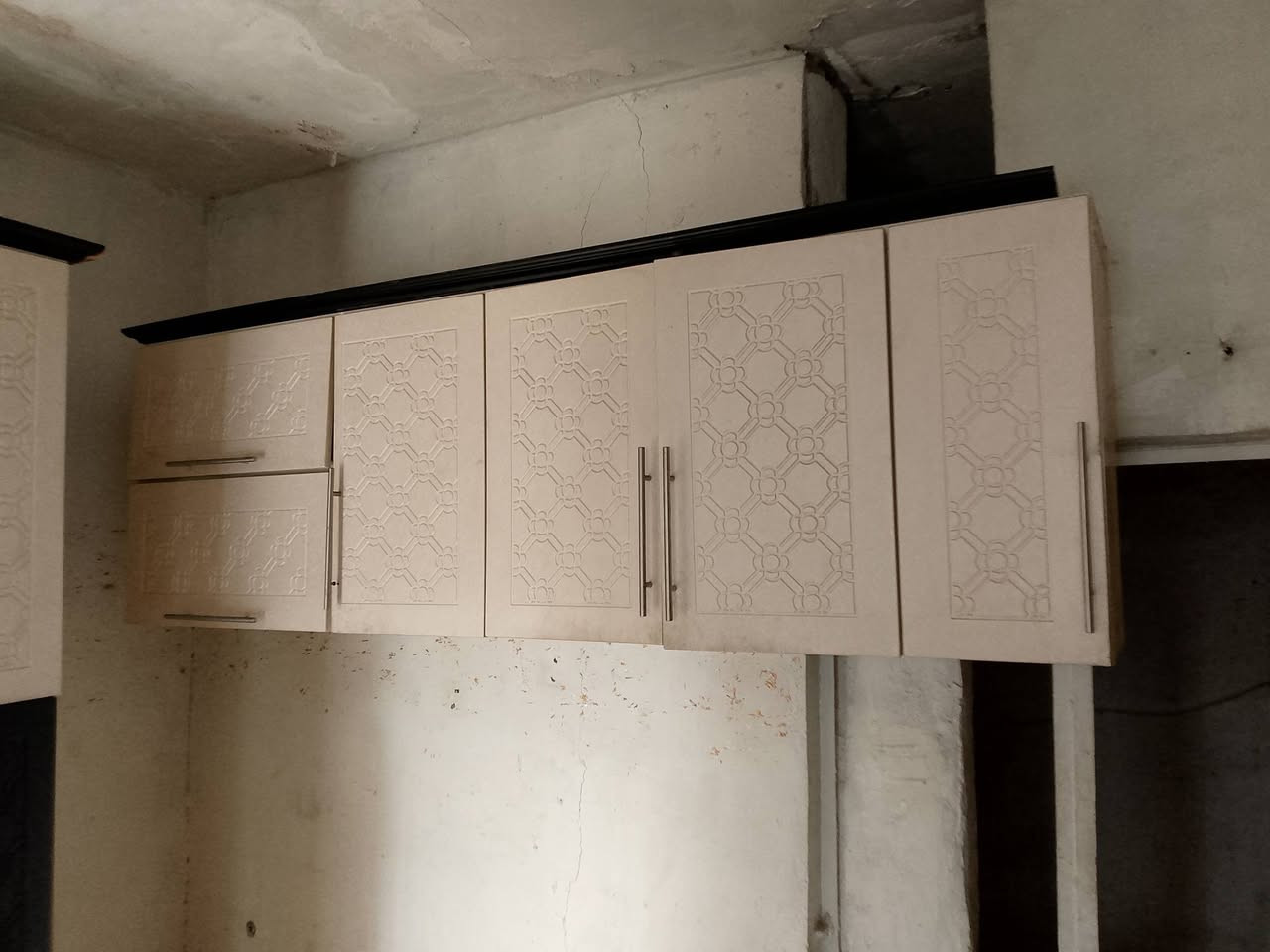 مطبخ للبيع نوع hdf نضافة جيدا جدا بسعر مناسب ***********
