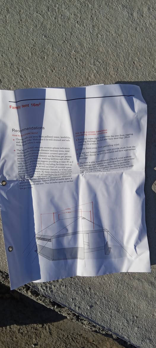 السلام عليكم 
خيمة للبيع
بعدها بالغلاف هسة فتحتها
مكونة من قطعتين 
وكل غراضها كاملة.. 
السعر 350
للتفاصيل
 ***********
