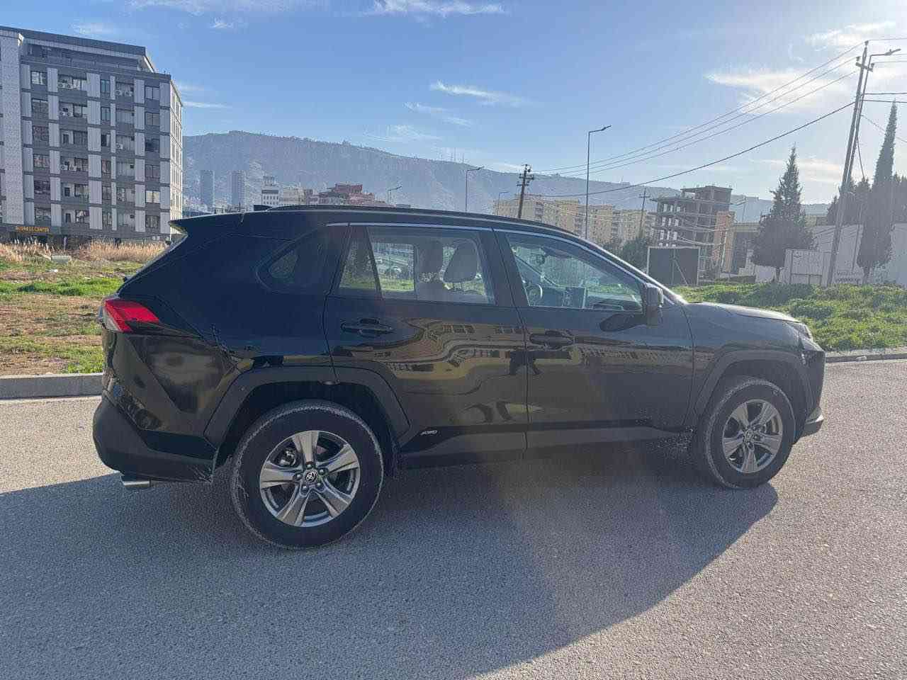 Rav4 2024 hybrid 4x4
راف 4 هايبرد 4x4
Le
بدون صبغ
بيها شبرين تعديل pdr

داخل بيج بلاد 
سياره ماشيه ٢٢ الف
سياره جديده ومابيها نقص

مكان دهوك
رقم كاتي 
سعر ٢٣٠ ومجال 
***********
*********** دهوك, العراق
