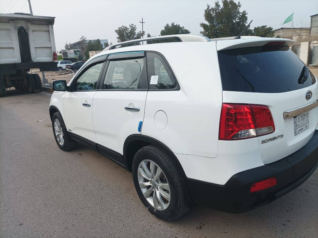 سلام عليكم سياره نوع سورنتو خليحي كويتي موديل 2012فول مواصفات واحد عل واحد بيه قطعتين كليرفقط  بدون دواخل كفاله كير مكينه حداديه تخم تاير تبريد تدفىه تبريد ثلج شاير بل مري مري شفط شاشه كامره حساسات تحكم ستيرن جهتين خمسه ويل كب 6سلندر 7راكب 3قطع تبريد مكفوله من الحادث والضرب والتبديل والفتح والباقي كفاله عامه الاخير السعر 139وبيه مجال حك الجيه العنوان كربلاء الهاتف ***********بسمي تحويل مباشر مامتواجد عل فيس بيع فقط
